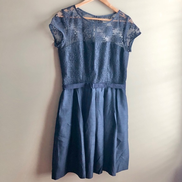 New Condition Gorgeous Lace Dress - Picture 1 of 7